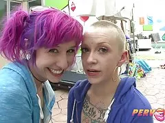 Reagan Fox vídeo de pornô amador brasileiro decide lutar contra a virgindade do filho Nerd à sua maneira