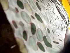 Meias Loiras sensuais tentam um homem com um filme pornô brasileiro 2020 grande membro a beijar no anal