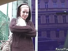 Menina com dreadlocks toma banho no quintal, seduz o filme porno brasileiro gratis vizinho para transar