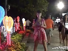 Linda loira de meias ensaiando sua noite de núpcias em seu novinha porno brasileiro vestido de noiva