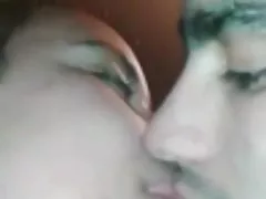Para conseguir o emprego, o cara teve video porno nacional amador que beijar o chefão