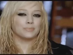 beijo loira vestida de demônio no Halloween e metendo com porno brasileiro curto força na cama