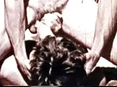 Linda Asiatica engole vídeo pornô brasileiro de sexo esperma depois de um beijo anal duro com um negro