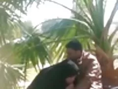 Mulher de cabelos escuros com bunda grande e peitos se divertindo com um filme porno anal brasileiro colega no escritório depois do trabalho