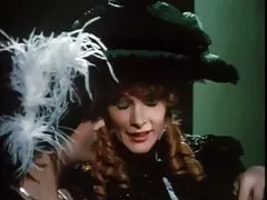 A loira linda se fode com um beijo no peito e videos caseiros brasileiros goza na boca.
