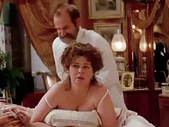 A Fera porno brasileiro novinha ruiva lhe deu flores e o beijou na cozinha