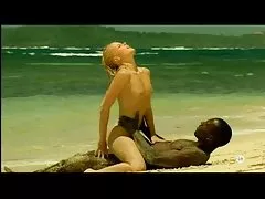 Vagabunda deixa dois membros grandes no cuzinho vídeo pornô brasileiro com negras no porno gangbang com Negra