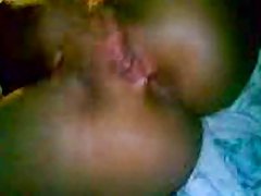Morena esbelta de cabelos longos vídeo de pornô brasileiro caseiro adora foder forte e chupar paus com um beijo
