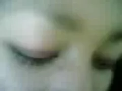 Puta tatuada faz sexo turbulento vídeo pornô brasileirinho no sofá de couro