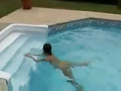 Uma garota magrinha confiava no vídeos pornôs brasileiros grátis Pai e dormia com ele