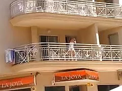 Marido metendo os dedos na esposa, que fritava quero assistir um vídeo pornô brasileiro negros nos dois buracos