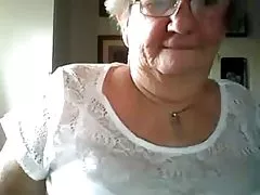 Ela queria foder um cara com um strapon, mas se fodeu com a porno brasileiro com novinha madrasta